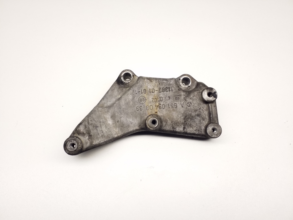 Mercedes Benz E-Class W212 (2009–2015) Muu kinnitus A6510940039 Mercedes Benz E-Class W212 (2009–2015) Muu kinnitus A6510940039