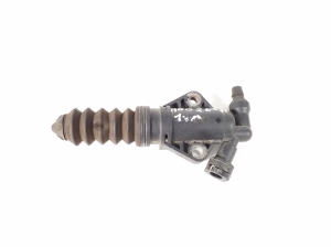 Mercedes Benz C-Class 204 (2007–2014) Kupplungsnehmerzylinder A2042640027