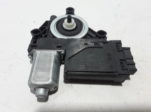 VOLVO V90 (2016–2026) Rear side door window regulator motor 31674760 - 3