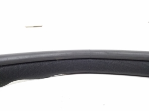  Rear side door sealing rubber on the body 