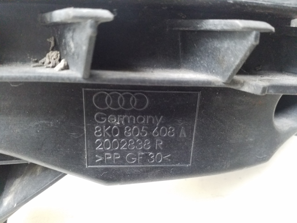 AUDI A4 B8/8K (2011-2016) Höger strålkastarfäste 8K0805608A 25078598