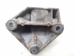  Engine holder 