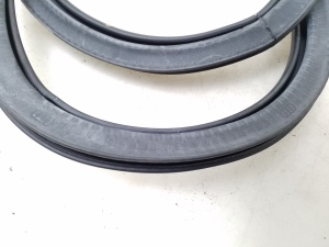  Rear side door sealing rubber 