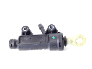 BMW 1 SERIES E87 (2003–2012) Kupplungsgeberzylinder 6773670 - 3