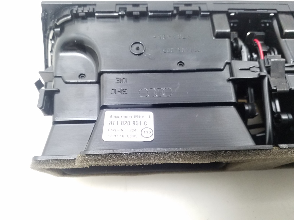 AUDI A4 B8/8K (2011-2016) Salona gaisa ieplūdes režģis 8T1820951C 25079091