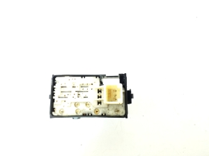 TOYOTA Auris E18 (2012–2018) Tagumise külgukse aknalüliti 8481002140 - 3