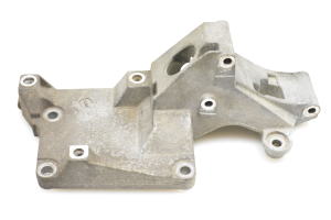 Skoda Fabia MK 2 (2007–2014) Generaatori kinnitus 038903143AG - 2