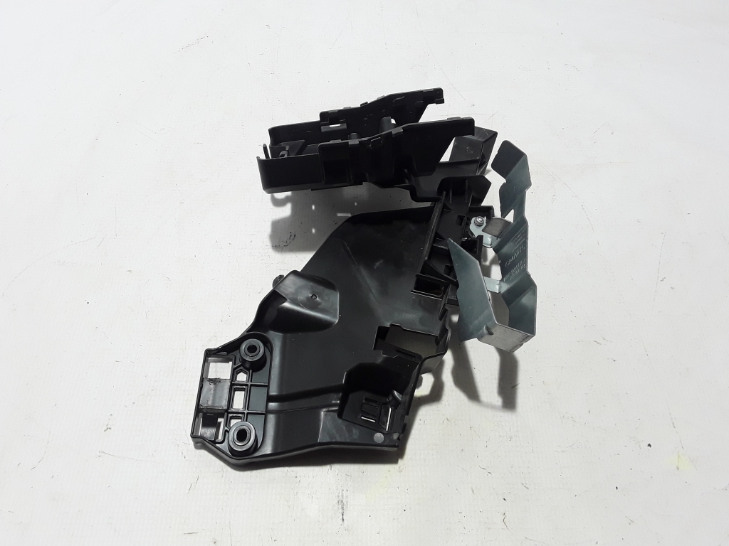 VOLVO V90 (2016–2026) Front door exterior handle bracket 31416655 VOLVO V90 (2016–2026) Front door exterior handle bracket 31416655