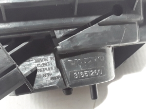  Engine cover opening handle in the passenger compartment 