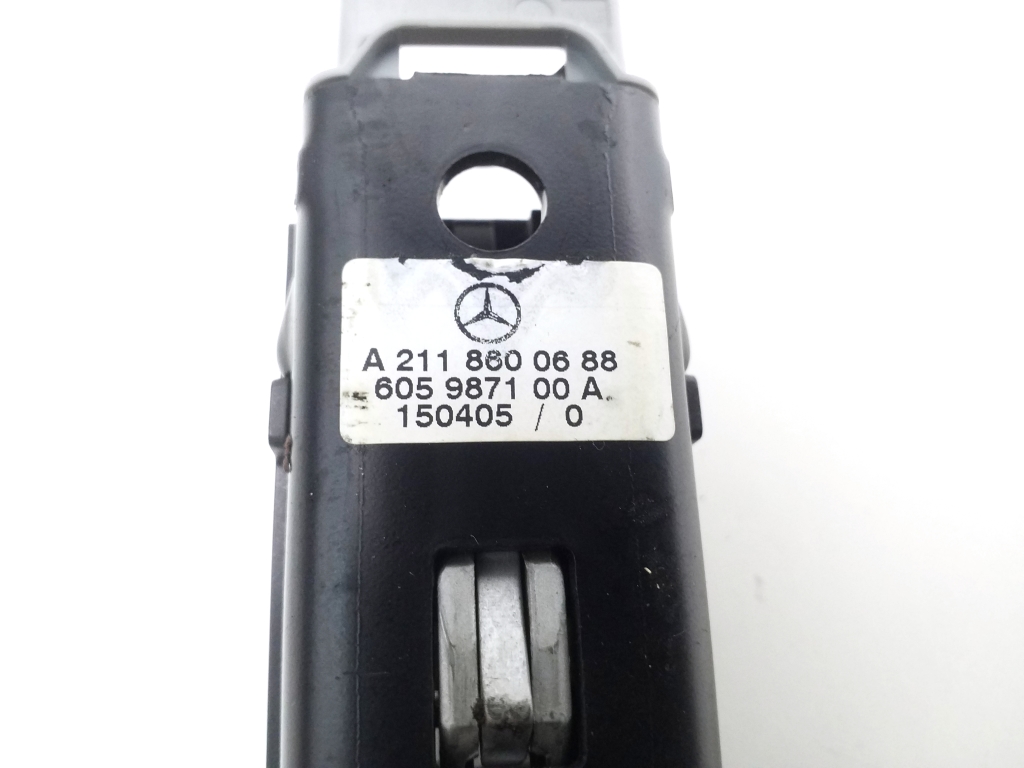 MERCEDES-BENZ M-Class W164 (2005-2011) Front Right Seat Belt Height Adjuster A2118600688 20422482