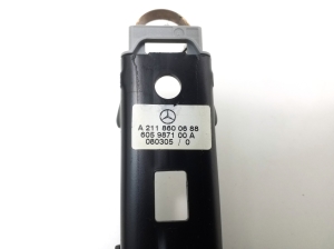 Mercedes Benz ML-Class 164 (2005–2011) Drošības jostas augstuma regulētājs A2118600688 - 3