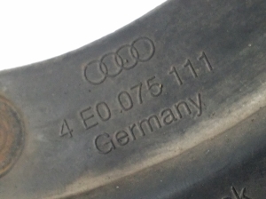AUDI A8 D3 (2002–2010) Bavettes de roue 4E0075111 - 2