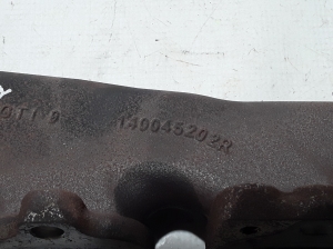  Exhaust manifold 