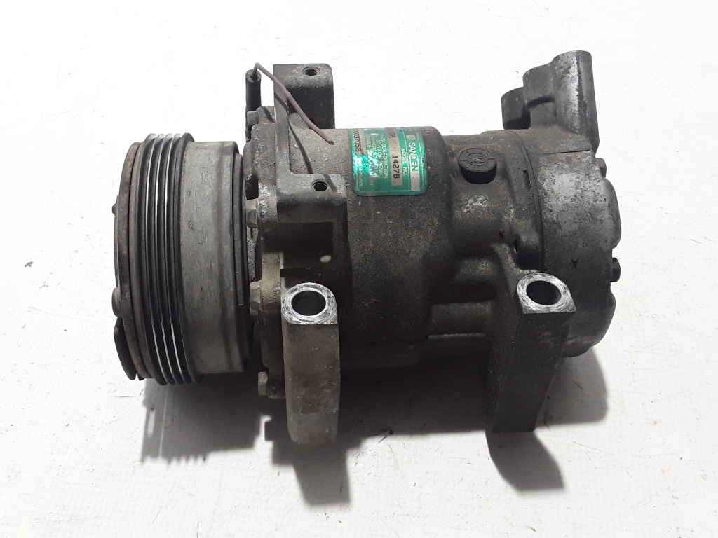 RENAULT Clio 2 generation (1998-2013) Pompă de aer conditionat 8200037058 22404603