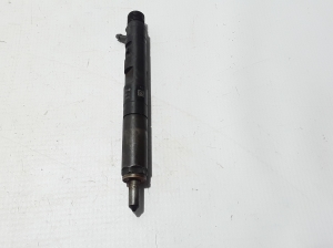  Fuel injector 