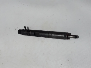  Fuel injector 