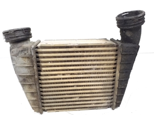 Volkswagen Phaeton (2002–2017) Vahejahuti radiaator 3D0145803 - 2