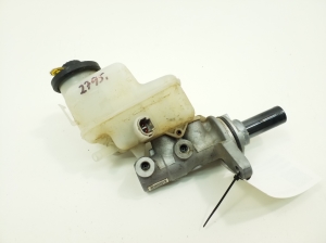  Master cylinder 