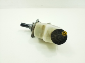  Master cylinder 