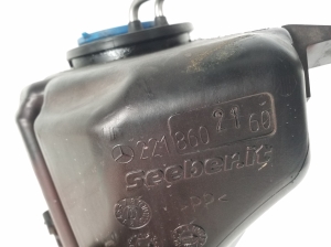 Mercedes Benz S-Class 221 (2005–2013) Front washer fluid reservoir A2218602160 - 3