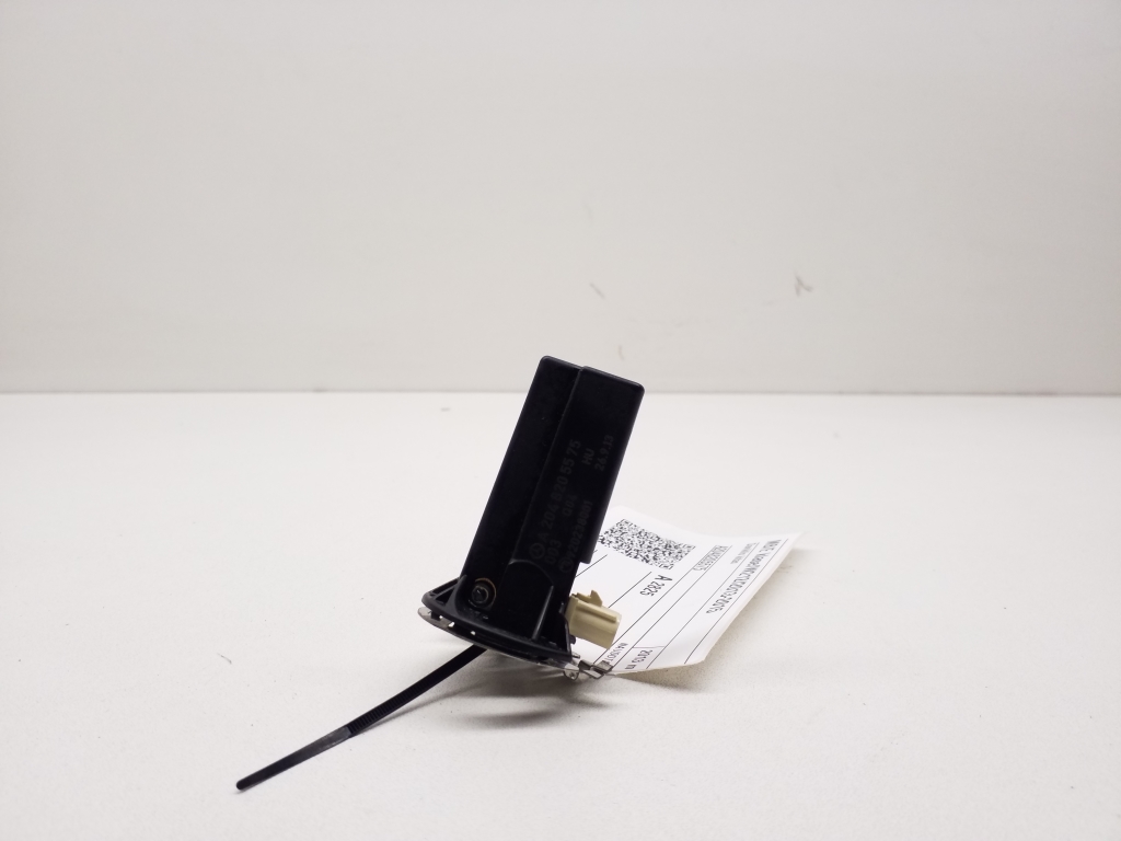 Mercedes Benz E-Class W212 (2009–2015) Antenas pastiprinātājs A2048205575 Mercedes Benz E-Class W212 (2009–2015) Antenas pastiprinātājs A2048205575
