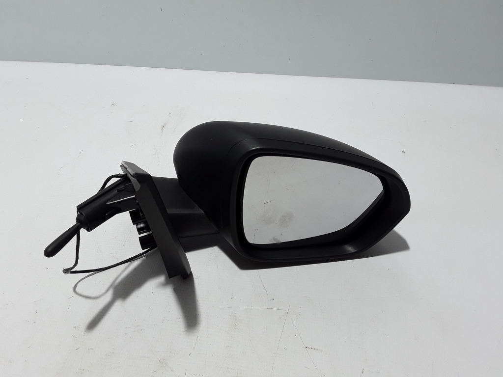 Used Dacia Duster Side mirror and its details 963010215R