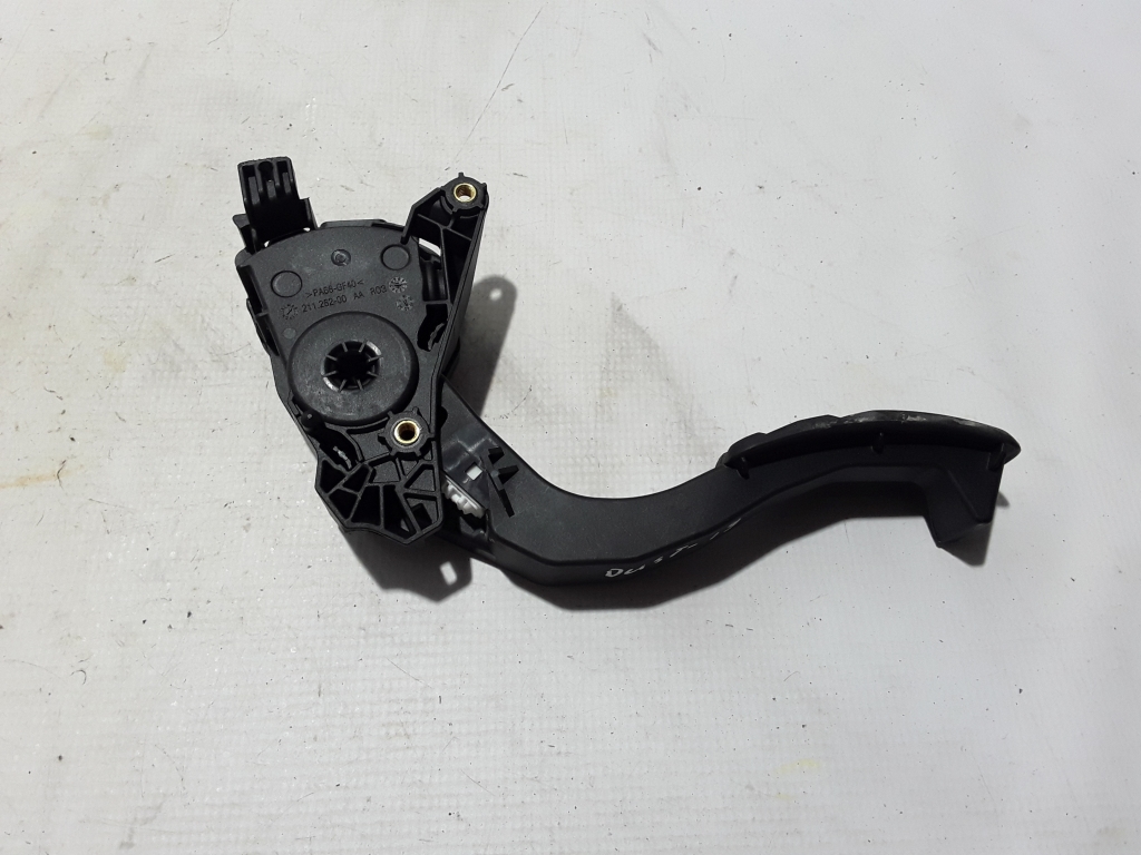 DACIA Duster 2 generation (2017-2024) Throttle Pedal 180108467R 22405524