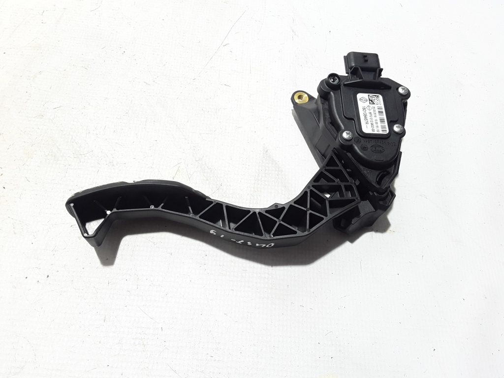 DACIA Duster 2 generation (2017-2024) Throttle Pedal 180108467R 22405524