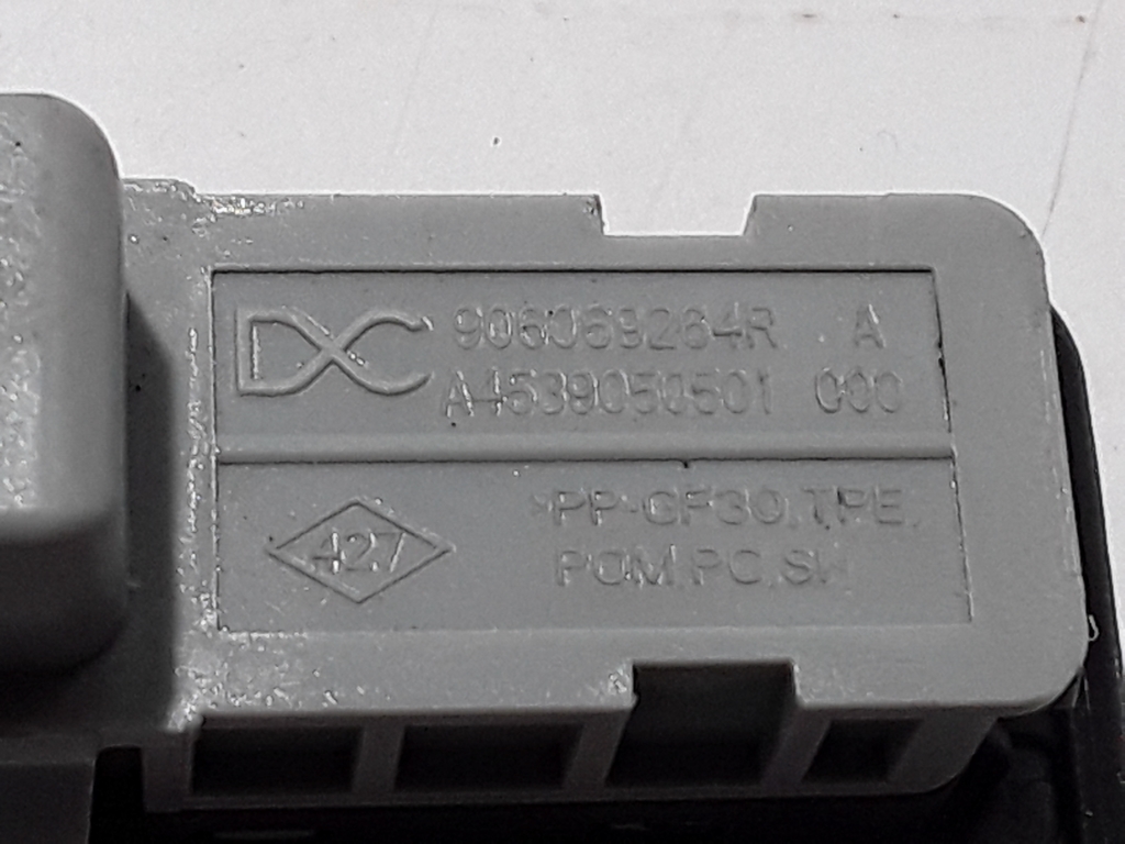 DACIA Duster 2 generation (2017-2024) Кнопка открывания задней крышки 906069264R 22405491