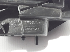  Engine cover opening handle in the passenger compartment 