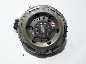  Clutch flywheel 