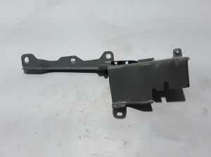   Engine cover hinge 