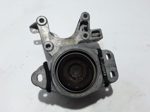  Engine holder 