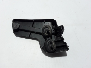 RENAULT Latitude (2010–2017) Tagakaitseraua kinnitus 850420030R - 3