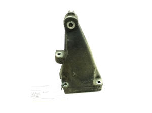   Engine holder 