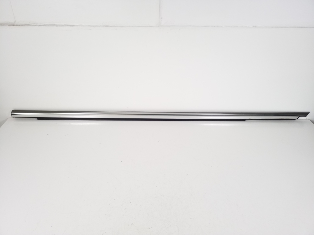 Used Mercedes Benz S-Class Front door strip to the glass exterior ...