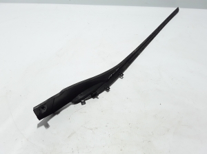  Windscreen strut outer 