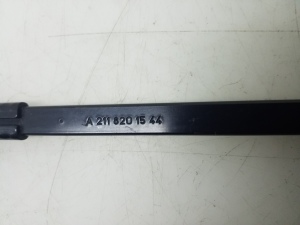 Mercedes Benz CLS-Class 219 (2004–2010) Esiklaasi puhasti hoob A2118201544 - 2