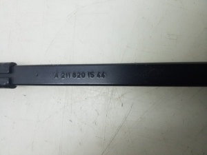 Mercedes Benz CLS-Class 219 (2004–2010) Esiklaasi puhasti hoob A2118201544 - 2
