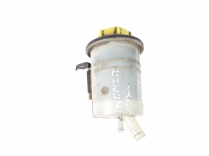 Power steering pump reservoir - YC153R700AA