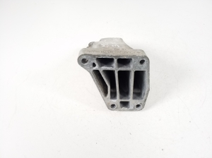 Mercedes Benz E-Class W212 (2009–2015) Motorhalter A6422233304 - 2