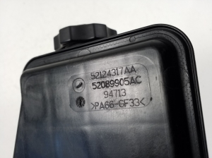 Jeep Grand Cherokee WK (2004–2010) Ausgleichsbehälter Servolenkung 52124317AA - 2