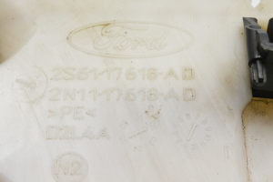 Ford Fusion (2002–2005) Scheibenwaschbehälter vorne und seine Teile 2S6117618AD - 2