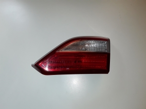 Tail light on trunk lid - 92404A62