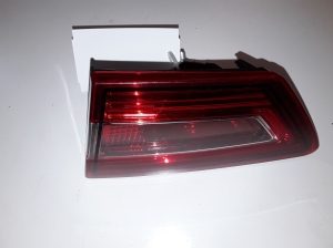 Tail light on trunk lid