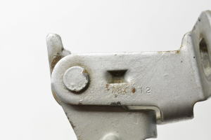 Land Rover Discovery III (2004–2009) Trunk lid hinge BHB780012 - 2