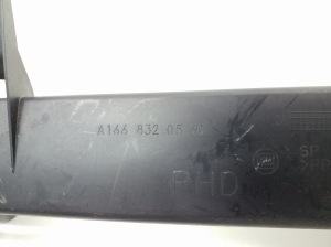 Mercedes Benz ML-Class 166 (2011–2015) Sonstiges Teil der Scheibenwischerverkleidung A1668320590 - 2