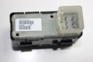 Jeep Grand Cherokee WK (2004–2010) Aizmugurējo sānu durvju stikla slēdzis 04602933AA - 2
