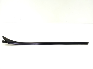  Windscreen strut outer 