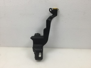 Opel Astra H (2004–2010) Esiklaasi pesuvedeliku paak ja selle osad 13142363 - 2